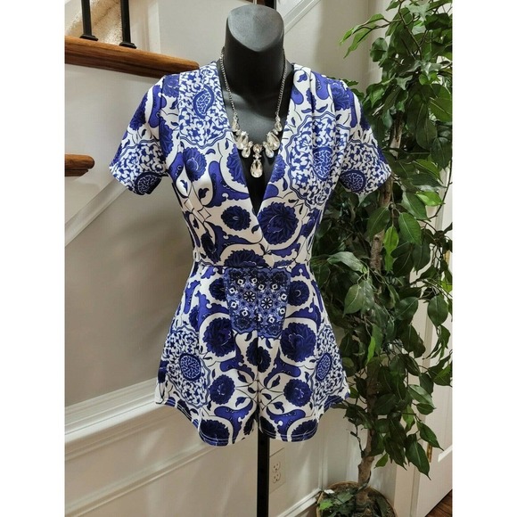 Boohoo Women White & Blue Floral Polyester V-Neck ShortSleeve Romper Suit Size 6 - Picture 8 of 8